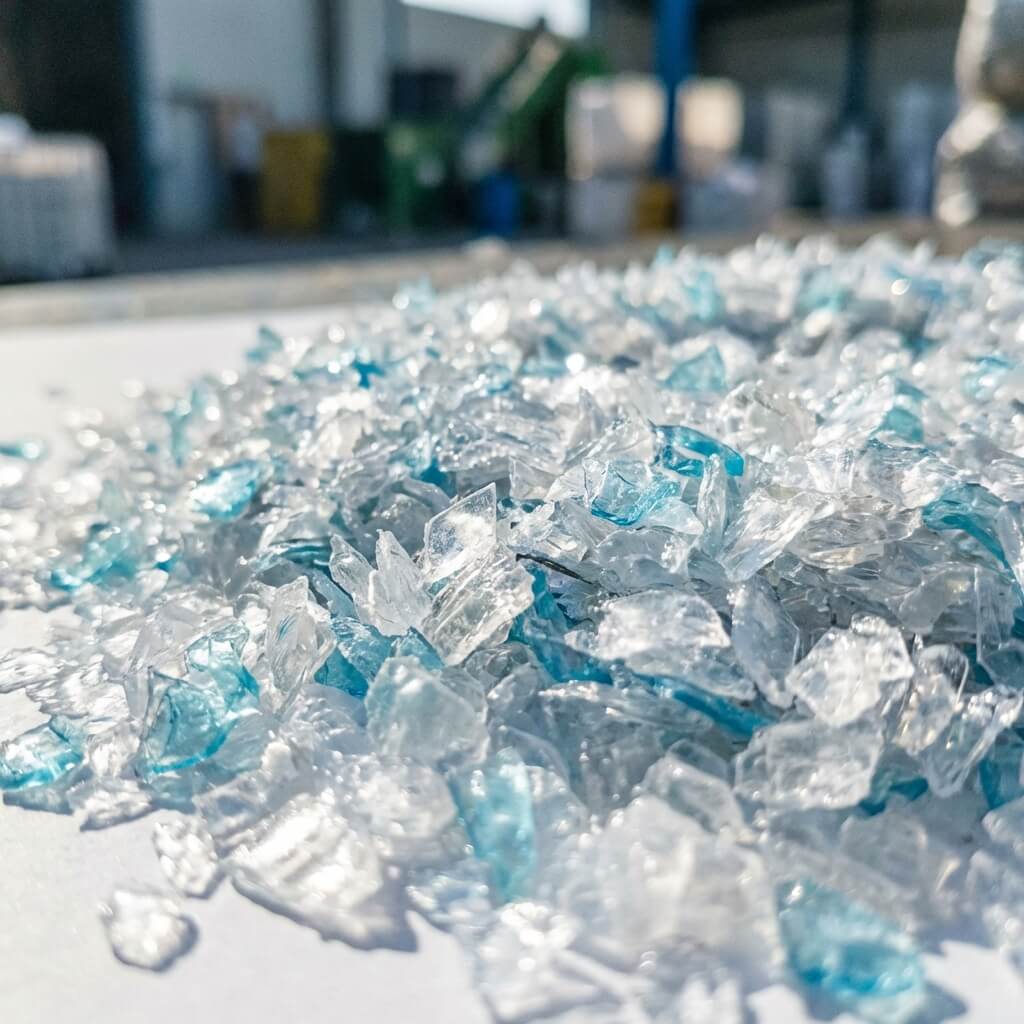 High purity clear plastic flakes ready for remanufacturing